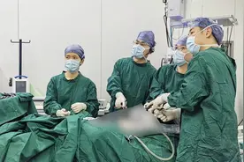 因一次按摩，女子进了手术室！“暴力”按摩有风险，这些人群需注意图片
