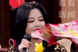 “繁花”秒变“东北大花”！辛芷蕾现场教学转手绢图片