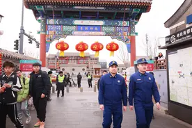 这个春节，他们在南锣鼓巷徒步80余公里守护胡同消防安全图片