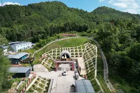 国家重点工程瑞梅铁路岭背隧道贯通图片