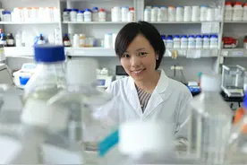 “看清”大脑中的关键蛋白，她的发现如何支持脑疾病研究图片
