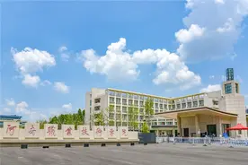 河南职业技术学院南门图片