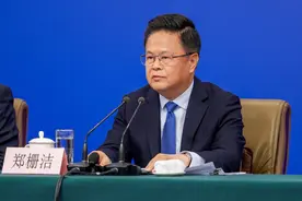 郑栅洁：新质生产力正在全面改造我们的生产方式和改变我们的生活方式图片