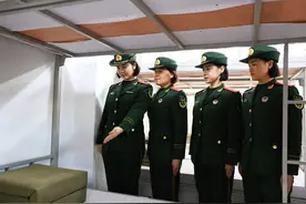 学史明理！武警官兵走进天安门国旗护卫队图片