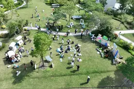 森林剧场迎来“毛孩子”，九棵树举办首场萌宠音乐会→图片