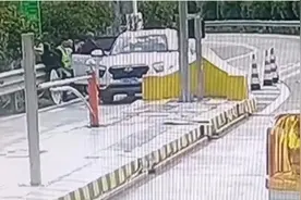 他网上自学的急救法，关键时刻救了小女孩一命图片