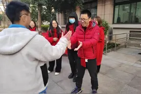 首考进行中，​当了20年班主任的他有点难熬，因为今年身份太特殊图片