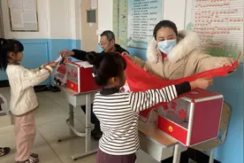 养马岛中学小学部开展“多彩乐考，悦动童年“活动图片