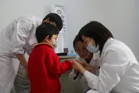二二二团医院妇科援疆医生方金荣：用心用情守护团场妇女健康图片