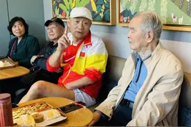 杭州亚残运会丨有爱无碍乐活重阳，听独臂大侠与羽毛球的不解之缘图片