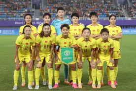 （杭州亚运会）足球——女子小组赛：中国队对阵乌兹别克斯坦队图片