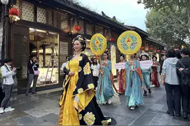 “武皇”空降蓉城！洛阳老城区发出汉服邀约图片