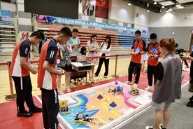 川渝陕23所中小学百余名学生开启机器人大比拼图片