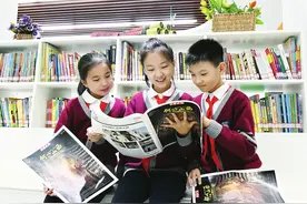 小学生领略家乡历史文化之美图片