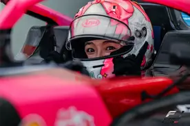 中国首位F1学院女赛车手铁豆，加油！图片