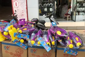 泼水狂欢前夕的西双版纳：游客大量涌入，机关单位免费停车图片