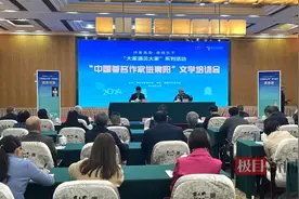 用诗歌塑造心灵，知名诗人吉狄马加做客襄阳畅谈诗歌创作图片