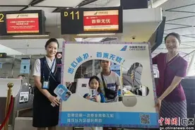 南航为首次乘机旅客提供“无死角”贴心服务图片