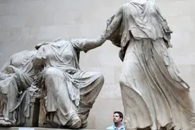 英国同意将帕特农神庙石雕归还希腊图片