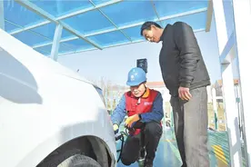 让新能源汽车在乡村“充电自由”，山东这里的充电桩下乡了！图片