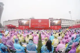 北大校长龚旗煌寄语新生：为今人奋力，为来者前驱图片
