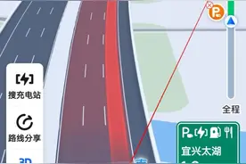 高速服务区充电桩爆满，还有人插队！网友：建议以后充电先取号图片