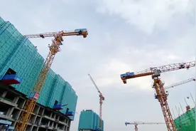 淄博：烈日下，坚守岗位的高空“绣花工”图片