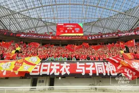 世预赛：6万球迷为中国队加油助威图片