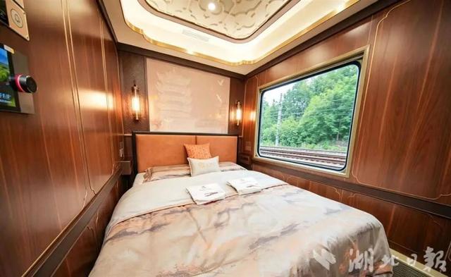 刚刚发车！酒店式“卧铺”来了，每个房间都能洗澡，还能K歌打麻将