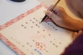 盘点高校录取通知书上校长们的签名：有的工整清晰，有的行云流水，也有印章签图片