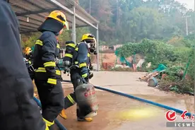 周末·正能量丨他两次冲进火场，抢出煤气罐图片