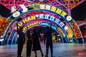 武汉欢乐谷惊奇造梦夜启幕，开启潮玩夜游模式图片