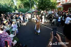 来自伊宁市六星街的假日好时光图片