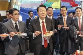 早安！世界丨尹锡悦带领韩国财阀釜山搞“吃播”引热议；冯德莱恩：……图片