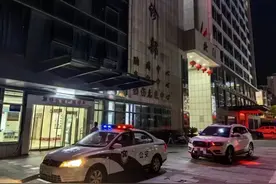 婴儿呛奶窒息情况危急 交警狂飙护送3分钟抵达图片