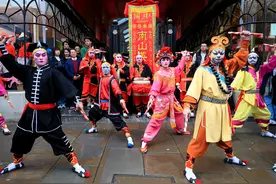 锦绣中国年丨广东普宁英歌舞团亮相伦敦伯灵顿拱廊街图片