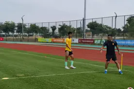 备战中的U16国足图片