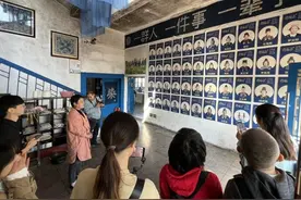 “遇见贵州12次”在非遗工坊用白花蓝底蜡染诠释苗族浪漫图片