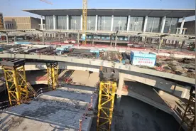 北京丰台站交通枢纽主体结构封顶，将与火车站在地上、地下“双互联”图片