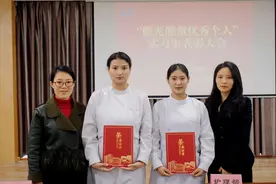 跪地救人的甘孜姑娘获表彰 婉拒奖金希望把这笔钱给更需要的人图片