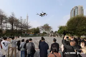 低空经济快速起飞，广州“空中的士”首次在市中心展示飞行图片