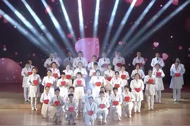 500余位东城群众“唱响中轴”，歌曲融合雨燕等元素图片