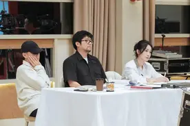 表演不能一直在模仿别人！《芒果新生班·搭档季》开播，秦海璐周一围当导师图片