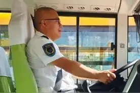 城阳故事 | 李晓吉——校车上的每一个学生都是自己的孩子图片