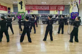 华蓥市华丽舞蹈工作室：载歌载舞迎新春图片