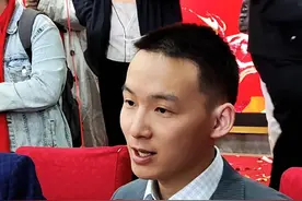 谢浩男辟谣“养父母因车祸去世”：他们都健在，而且身体挺好图片