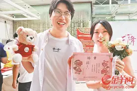 七夕迎领证小高峰 广东约五千对新人“拉埋天窗”图片