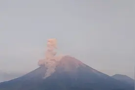 印度尼西亚塞梅鲁火山喷发图片