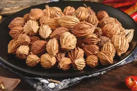 砂仁陈皮鲫鱼汤丨周末美食图片