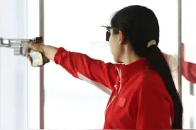 奥运会女子射击25米手枪决赛，梁智仁爆冷夺冠，赵楠第五名收枪图片